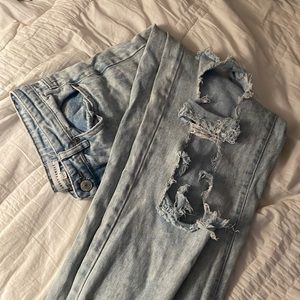 I am selling these because I need more space in my closet and I need money.🫶🏽